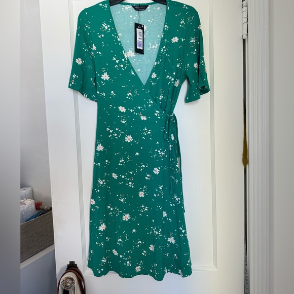 NWT Marks & Spencer Jersey Floral Knee Length Wrap Dress Size Small - Picture 3 of 10